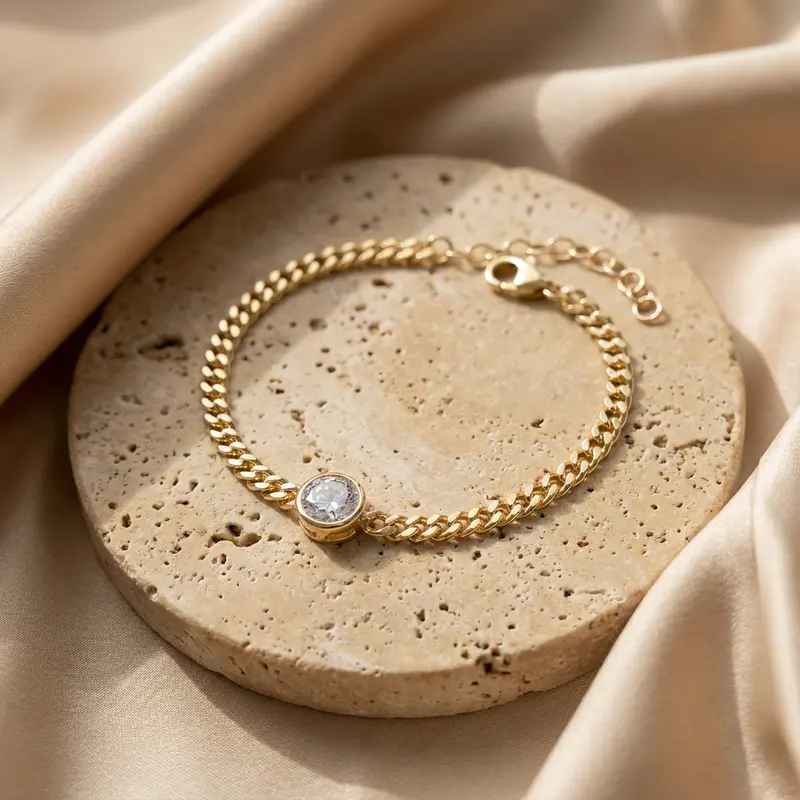 Solitaire curb bracelet on a travertine disc with silk